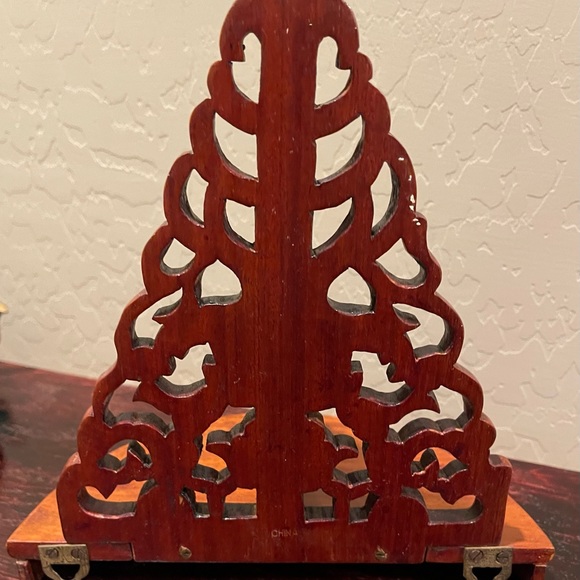 Ornate Wooden two sided shelf - Picture 6 of 15